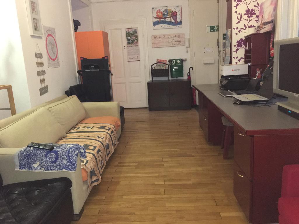 Chichilli Hostel Vienna Exterior photo