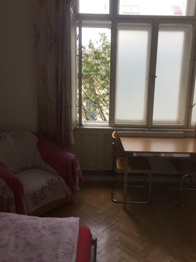 Chichilli Hostel Vienna Exterior photo