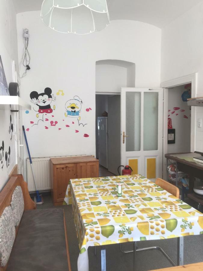 Chichilli Hostel Vienna Exterior photo