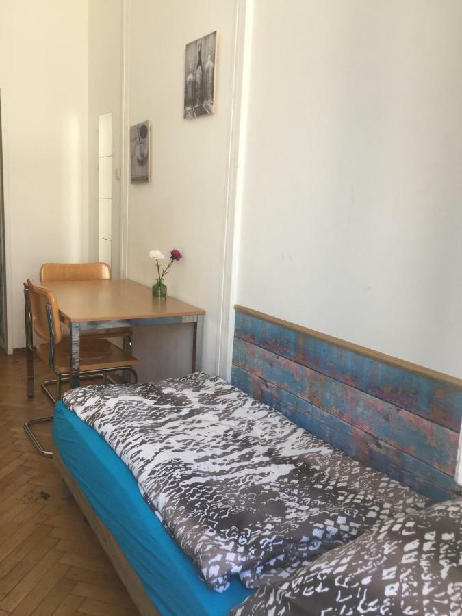 Chichilli Hostel Vienna Exterior photo